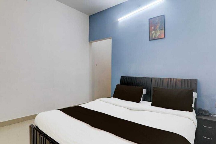 Room 10 of 18
