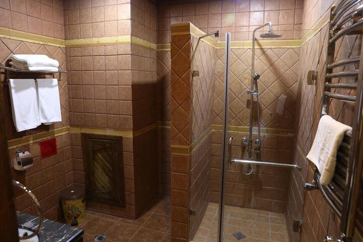 Room 28 of 28