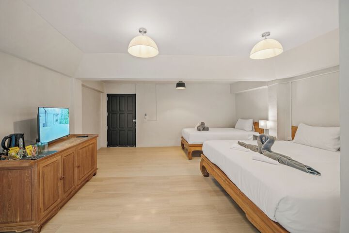 Room 16 of 44