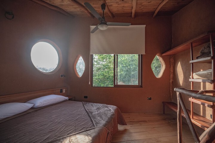 Room 4 of 13