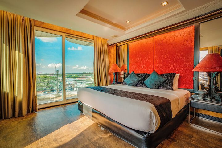 Room 4 of 80