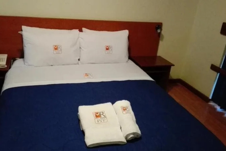 Room 5 of 18