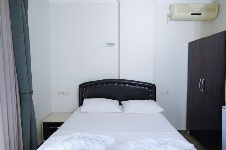 Room 6 of 25