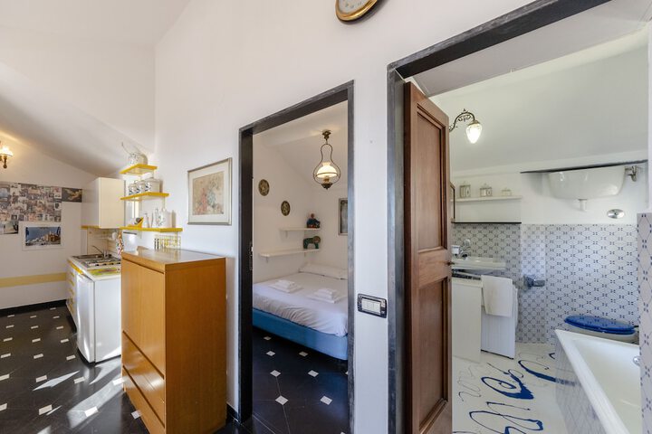 Room 8 of 34