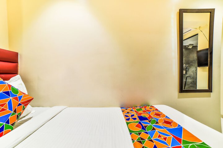 Room 13 of 19