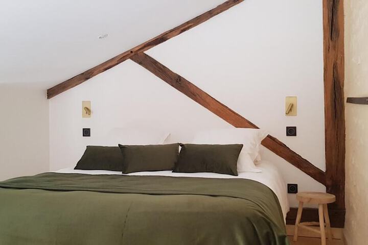 Room 4 of 44