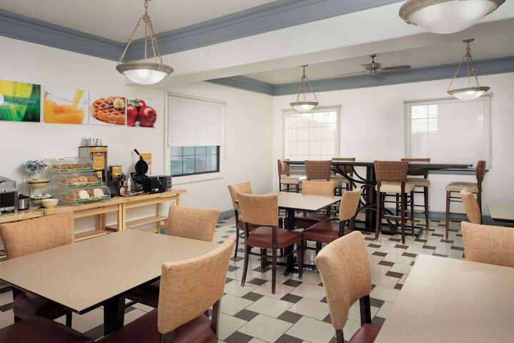 Breakfast/Coffee Service 86 of 94