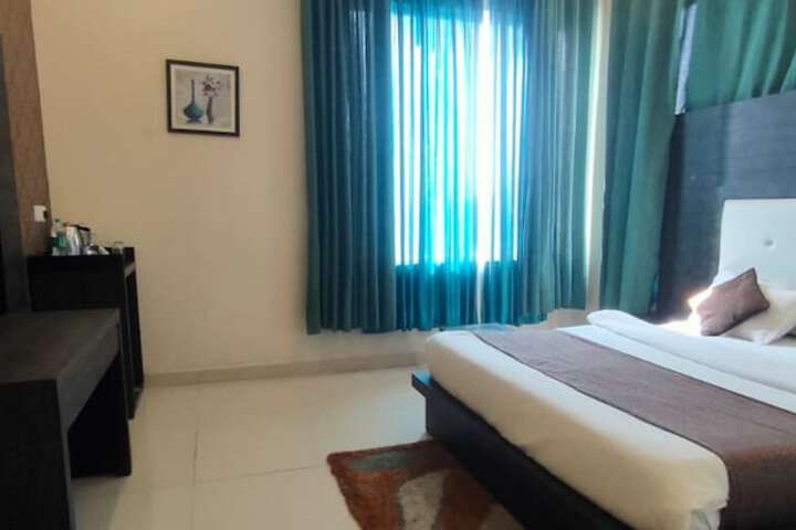 Room 5 of 19