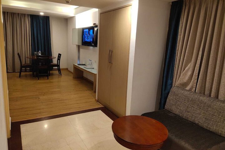 Room 30 of 85
