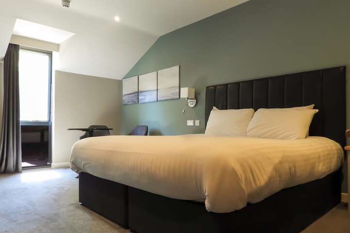 Room 28 of 116