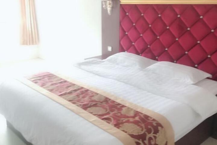 Room 13 of 42