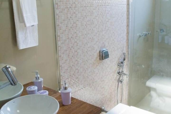 Room 21 of 28