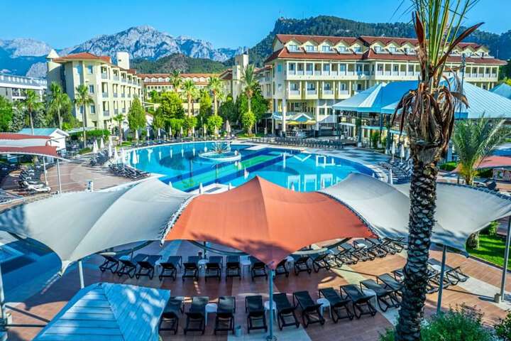 Pools & Facilities