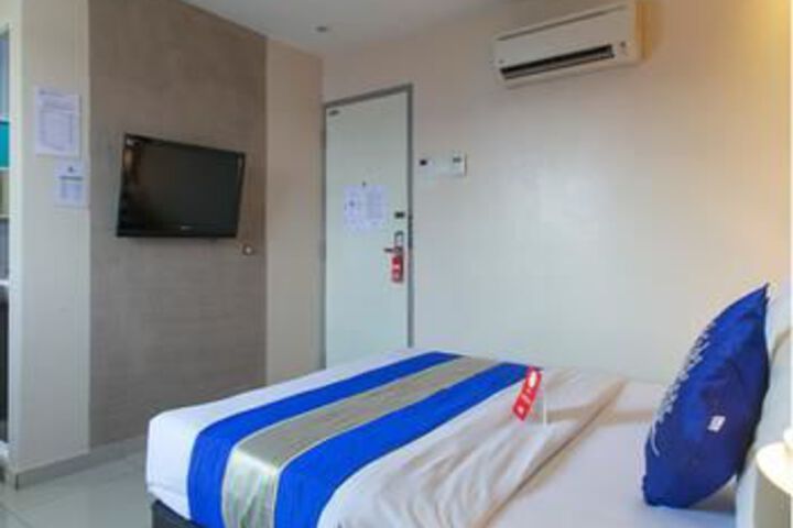 Room 5 of 12