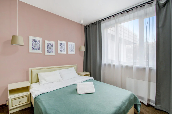 Room 4 of 9