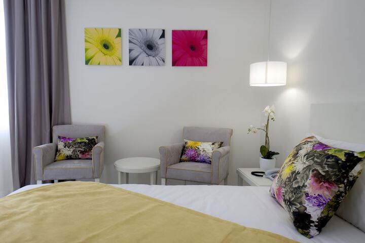 Room 3 of 35