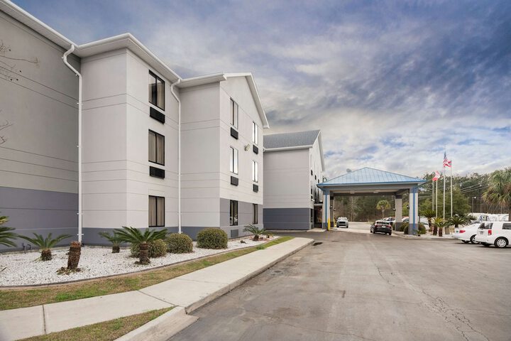 Baymont by Wyndham Pooler / Savannah