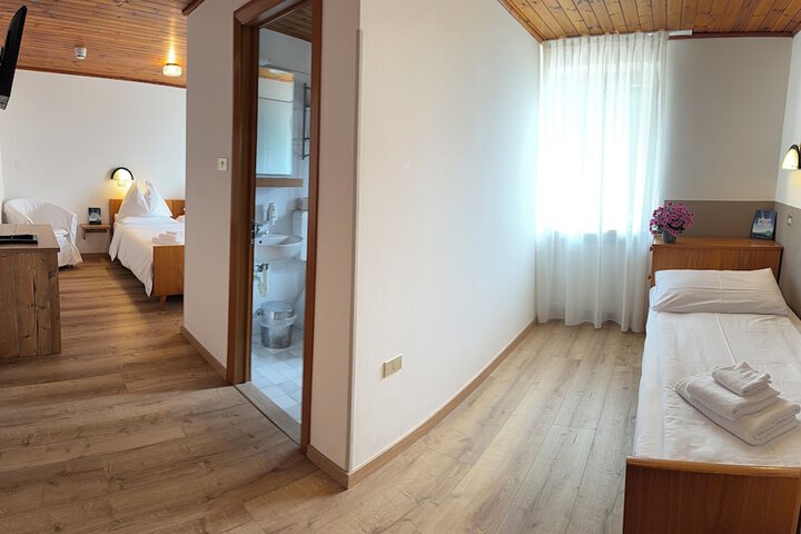 Room 11 of 44