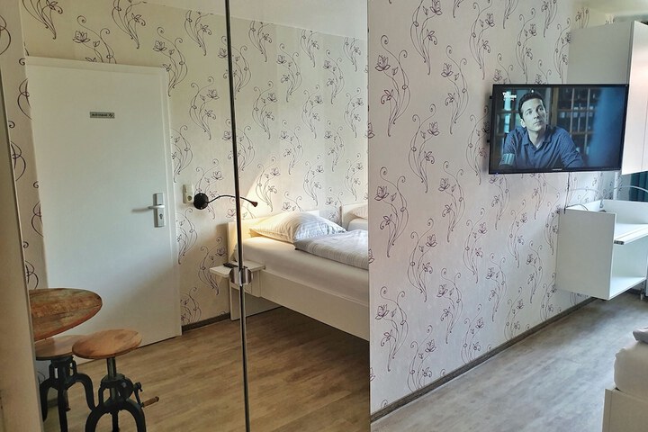 Room 12 of 156