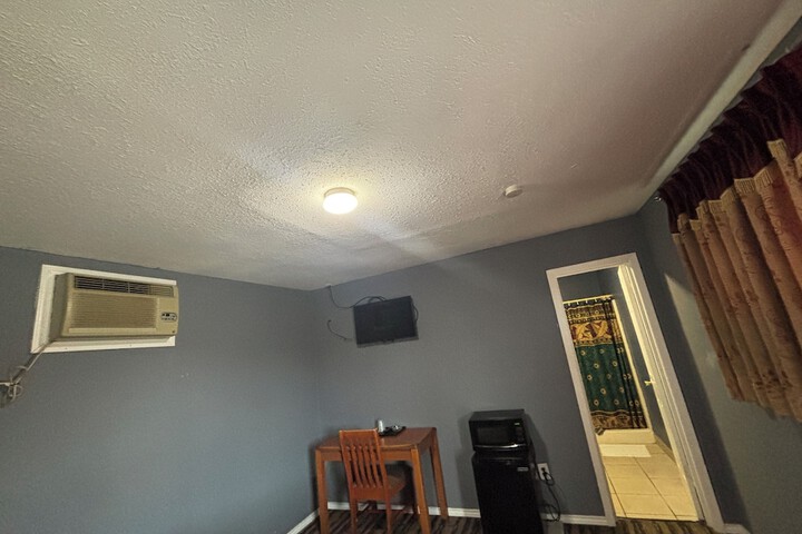 Room 4 of 22