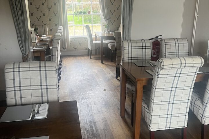 Room 6 of 9