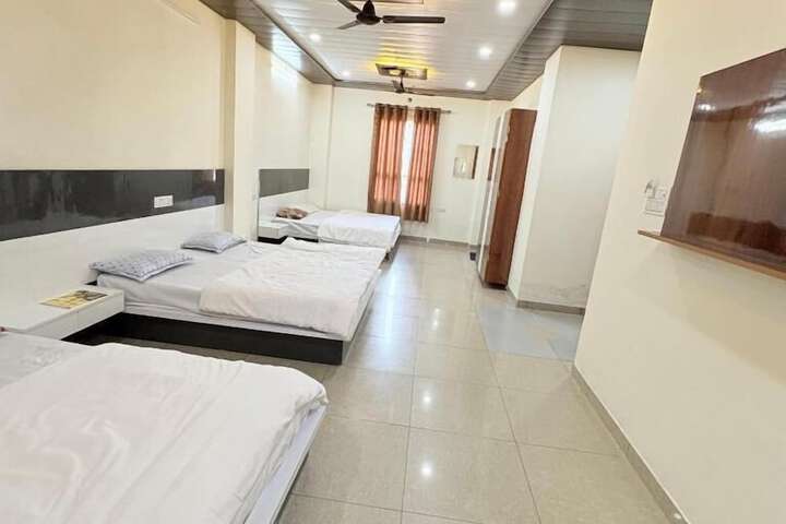 Room 5 of 8