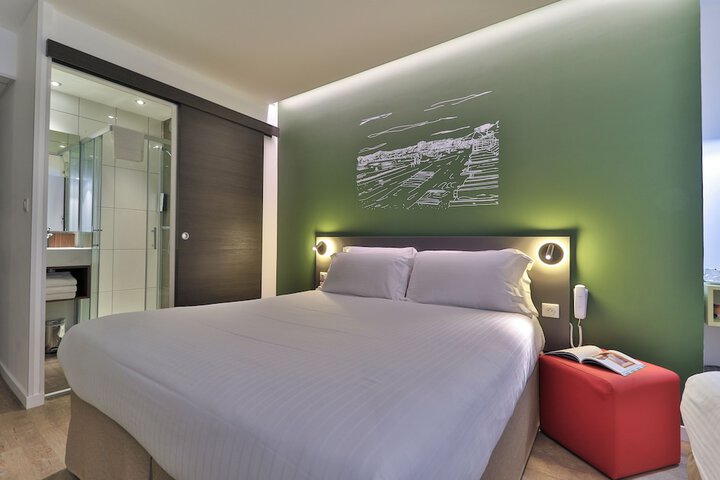 Room 5 of 34