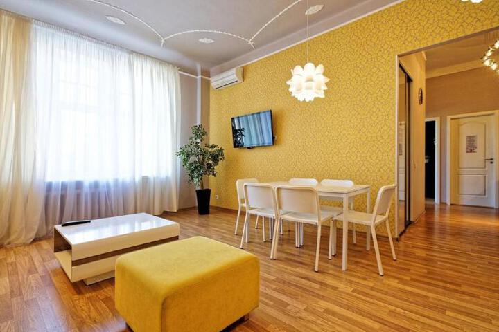 Room 2 of 10