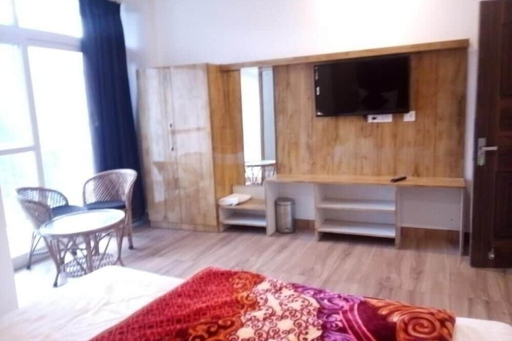 Room 12 of 45