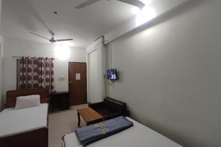 Room 10 of 14