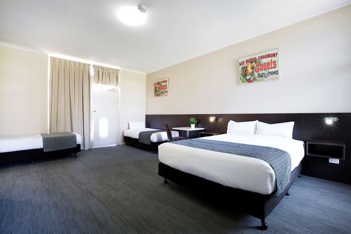 Room 25 of 68