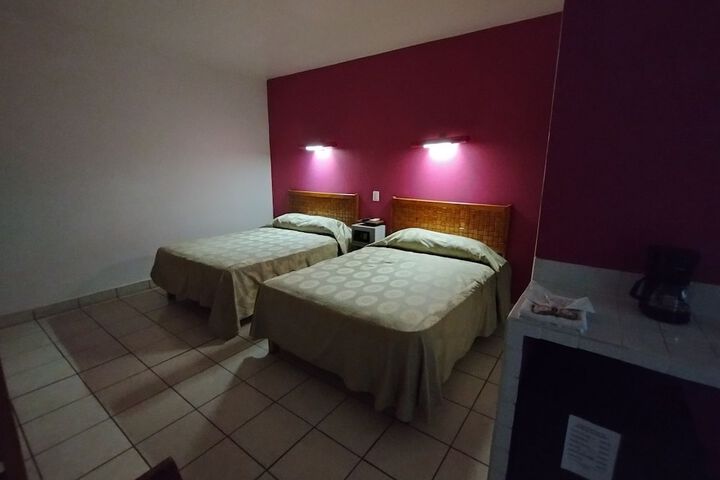 Room 10 of 32
