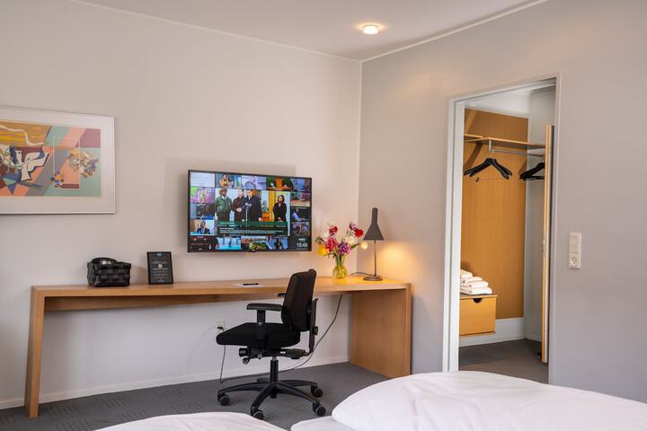 Room 13 of 40