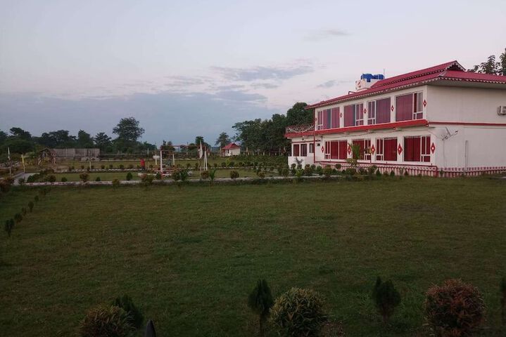 Hotel Exterior 45 of 48
