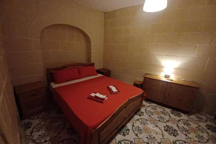 Room 6 of 17