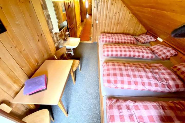 Room 4 of 15