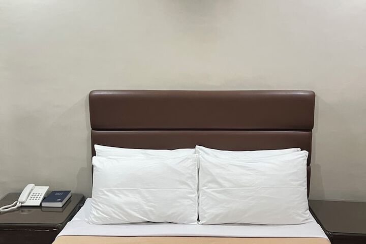 Room 13 of 23