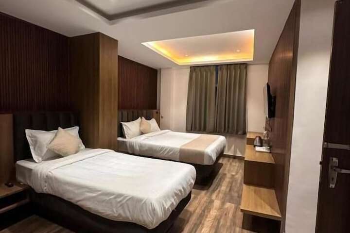Room 11 of 32