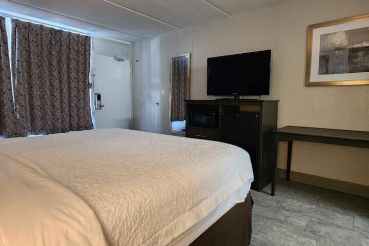 Room 33 of 59