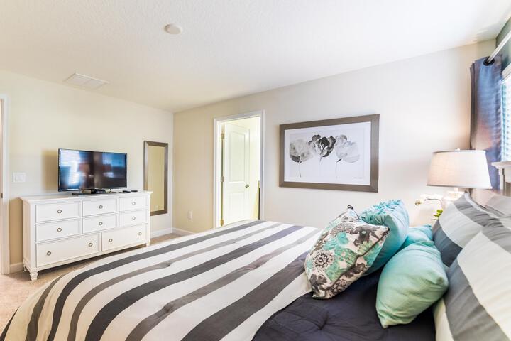 Room 2 of 5