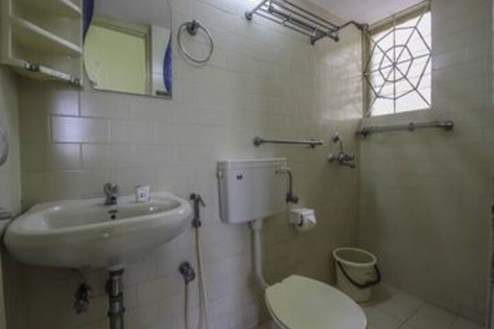 Room 4 of 20