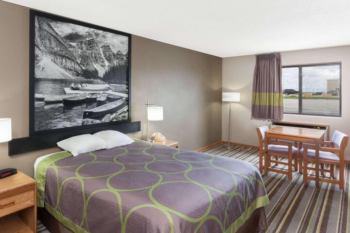 1 Queen Bed (27 of 28)