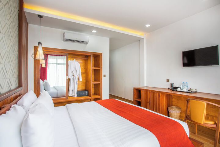 Room 14 of 180