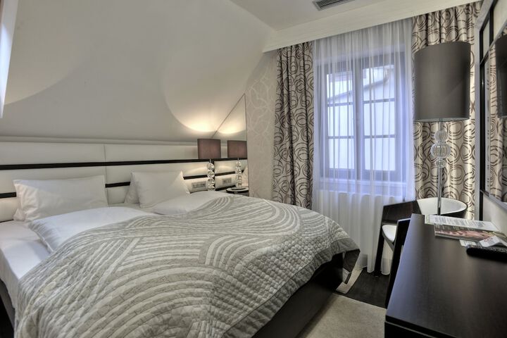 Room 6 of 78