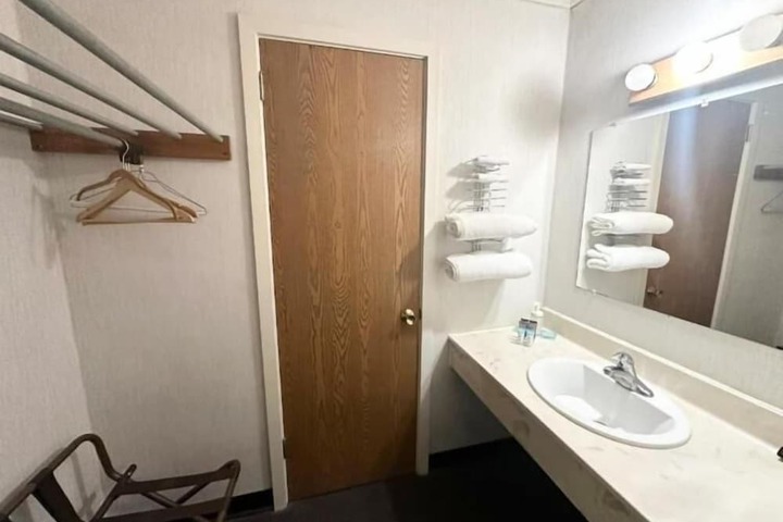 Room 10 of 26