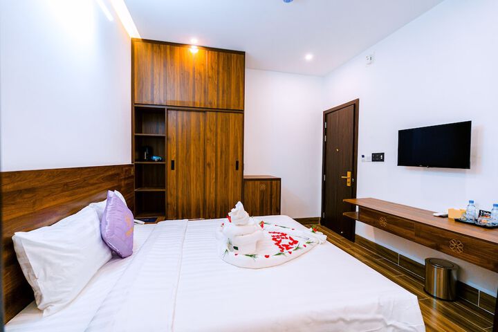 Room 2 of 14