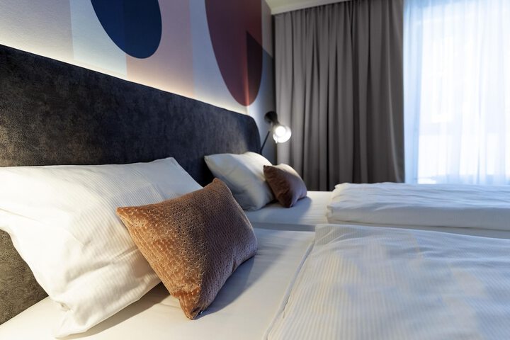 Room 47 of 108