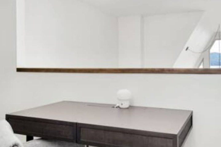 Room 93 of 149