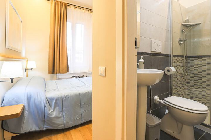 Room 16 of 33
