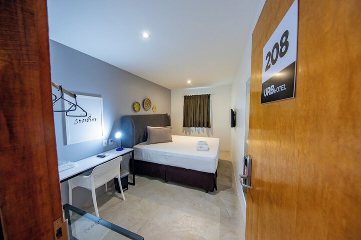 Room 15 of 33